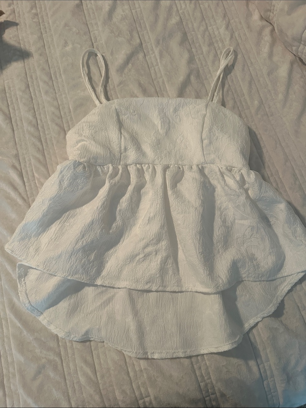 SHEIN White Textured Ruffle Peplum Cami
* Bundle items and save on shipping!*